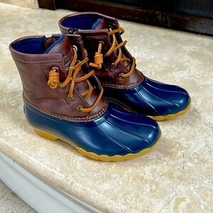 NWT Size 12 Kids Sperry Saltwater Boots.